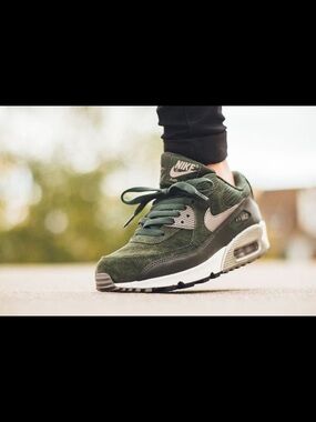 Nike Air Max 90 sneakers Olive Green size 10.5